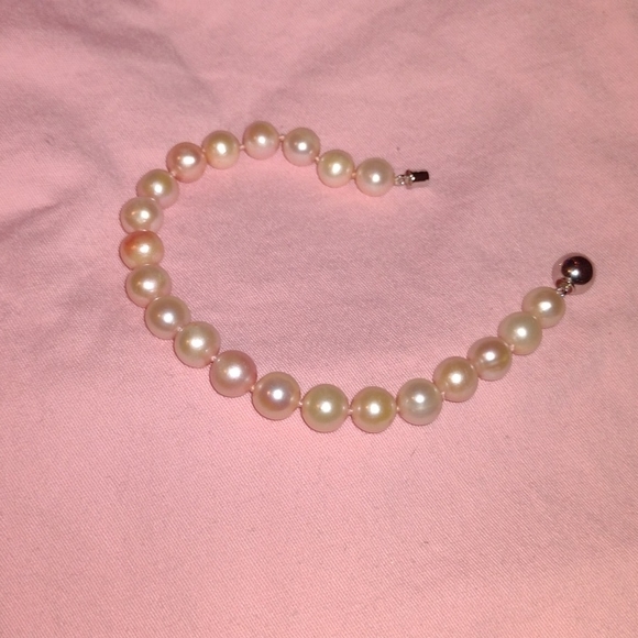 Pink pearl bracelet with silver bead - Picture 3 of 3